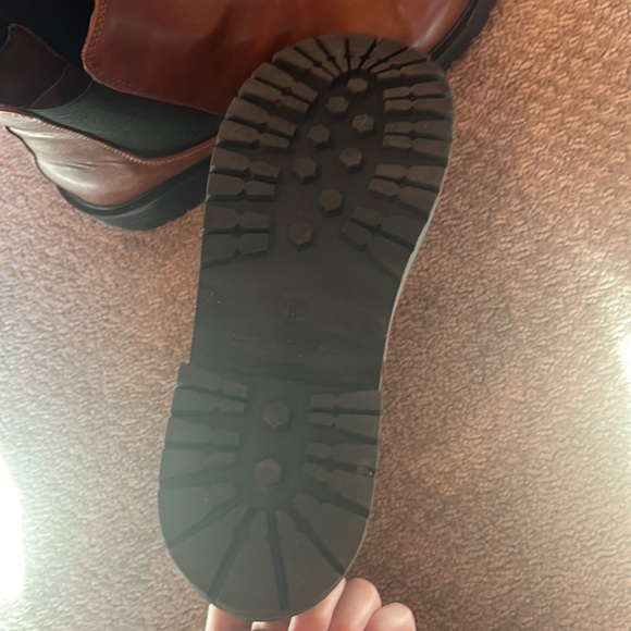 Chelsea Boots - Picture 3 of 5